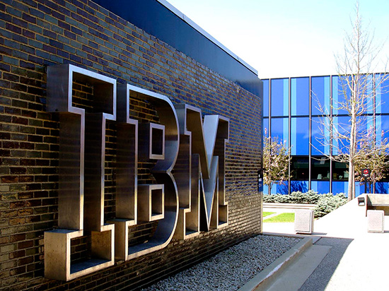 IBM公布Q4財(cái)報(bào)，營收持續(xù)下滑11個(gè)季度