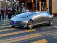 奔馳無(wú)人駕駛汽車(chē)驚現(xiàn)舊金山街頭