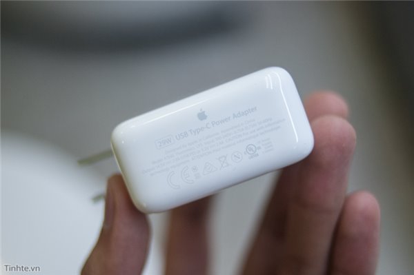 上市前偷跑了！蘋果12寸全新MacBook開箱