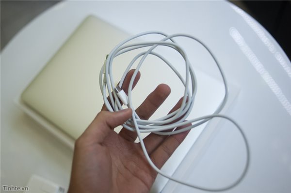 上市前偷跑了！蘋果12寸全新MacBook開箱