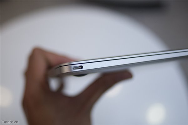 上市前偷跑了！蘋果12寸全新MacBook開箱