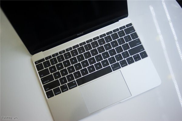 上市前偷跑了！蘋果12寸全新MacBook開箱