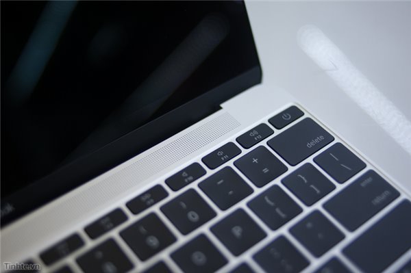 上市前偷跑了！蘋果12寸全新MacBook開箱