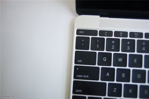 上市前偷跑了！蘋果12寸全新MacBook開箱