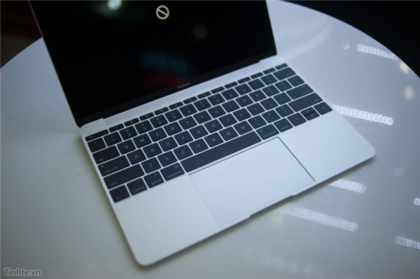 上市前偷跑了！蘋果12寸全新MacBook開箱