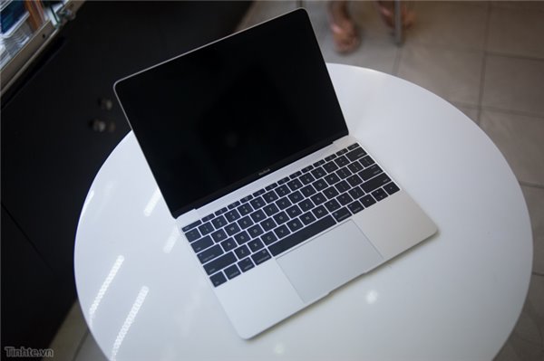 上市前偷跑了！蘋果12寸全新MacBook開箱