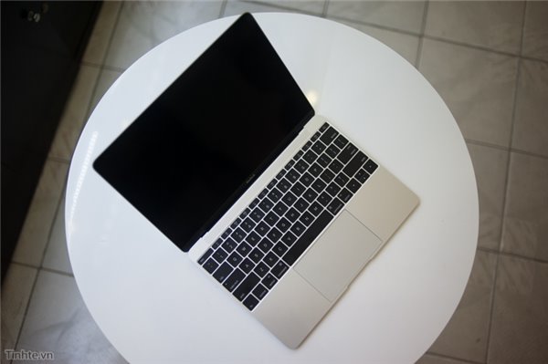 上市前偷跑了！蘋果12寸全新MacBook開箱