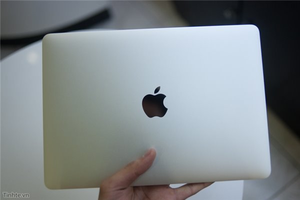 上市前偷跑了！蘋果12寸全新MacBook開箱
