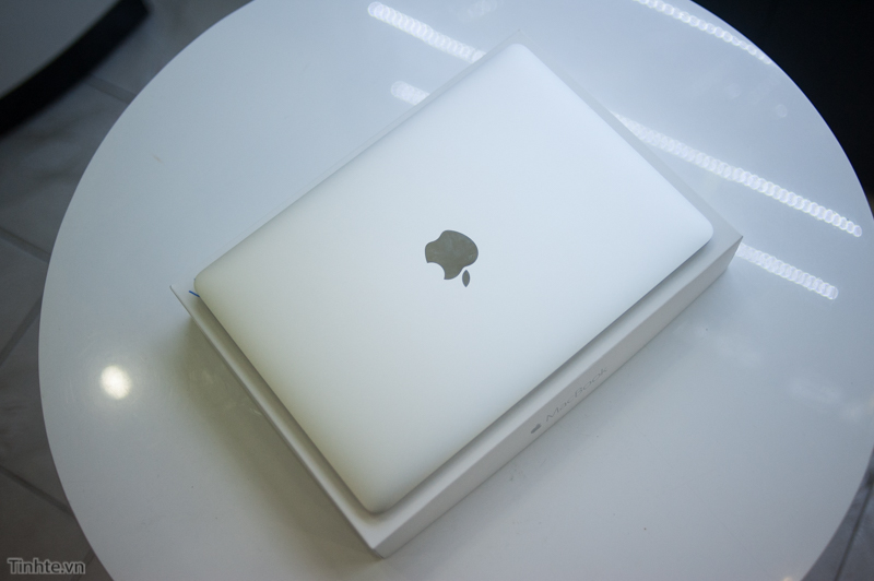 上市前偷跑了！蘋果12寸全新MacBook開箱