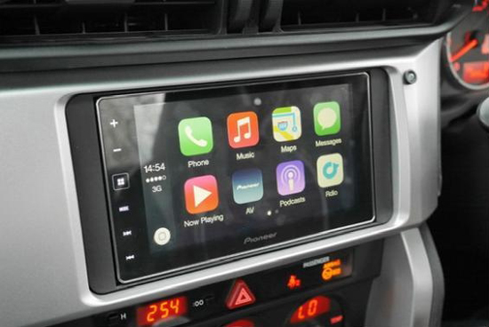 車載系統：CarPlay和Android Auto誰更牛？