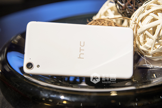 雙1300萬鏡頭 自拍更強悍，HTC D826w圖賞