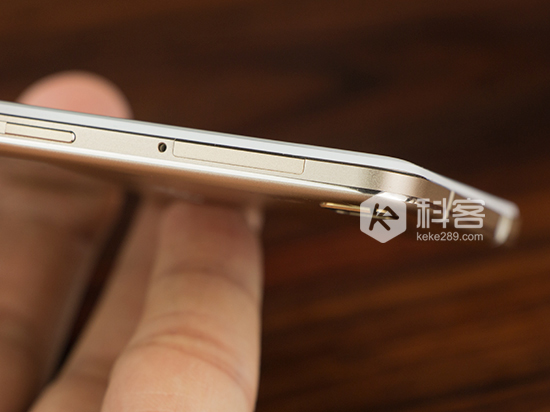 悶聲發大財，OPPO R7線下熱賣100萬臺