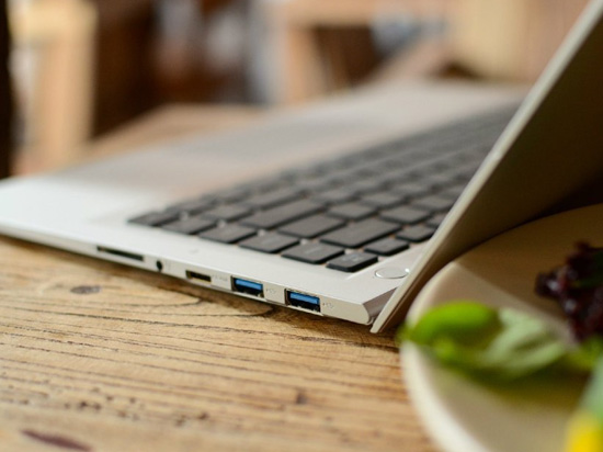 比MacBook Air還要薄！神舟推出Win8超薄本