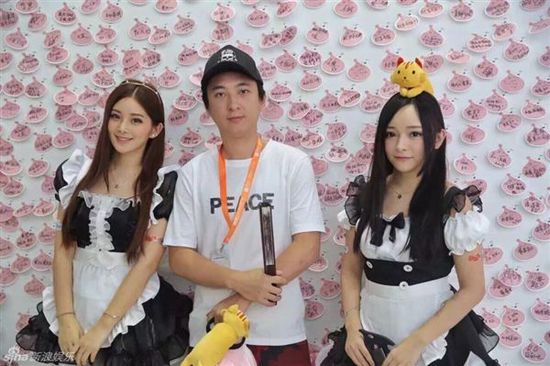 王思聰現身ChinaJoy《憤怒的小鳥2》 ShowGirl們瘋狂合影