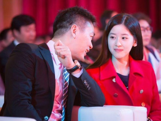 劉強東只拿1元年薪+零獎金 怎么養得活奶茶妹？