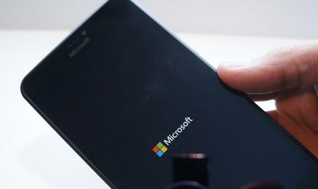 鏡頭造型奇特的Lumia 950或將10月19日發布 