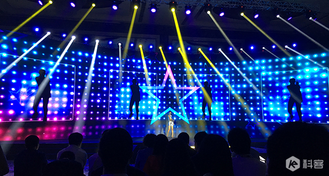 6299元的玫瑰金 TCL移動大屏Xess正式發布