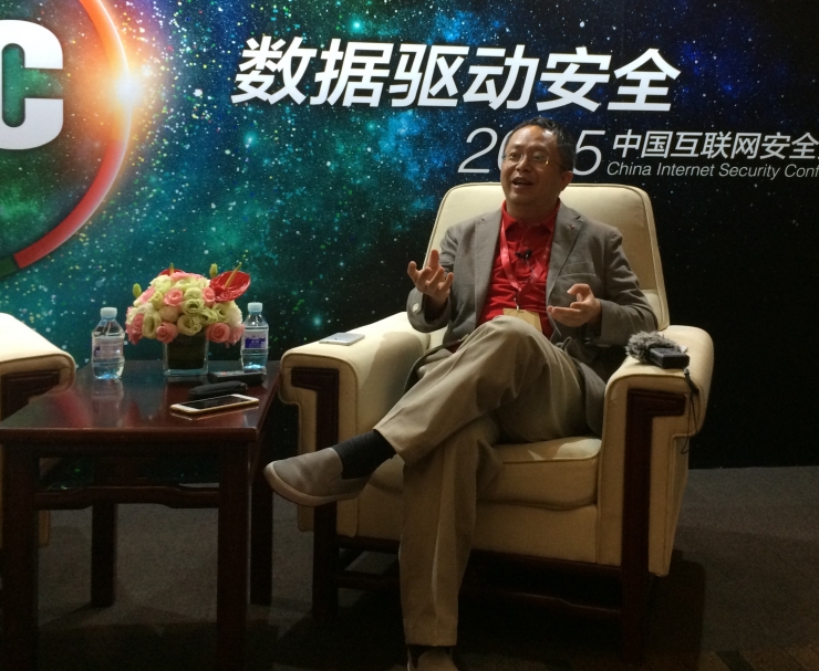 給庫克顯擺后，紅衣教主玩起了“菊花圖”