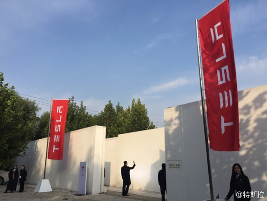 特斯拉自動駕駛系統正式在中國地區推送！