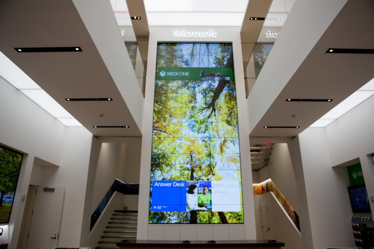 比蘋果Apple Store更氣派！全球最大微軟旗艦店開業