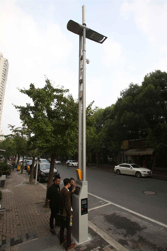 上海超牛路燈：有Wi-Fi，還能給汽車充電