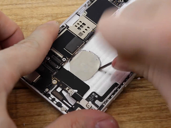 視頻：2分鐘教你給iPhone 6換個發(fā)光logo