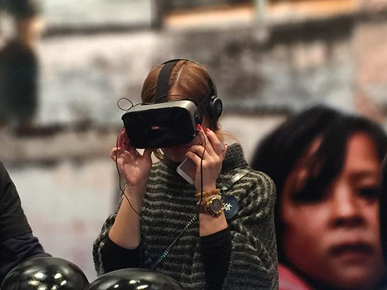 樂視發布入門級VR頭盔：可連手機看4K視頻