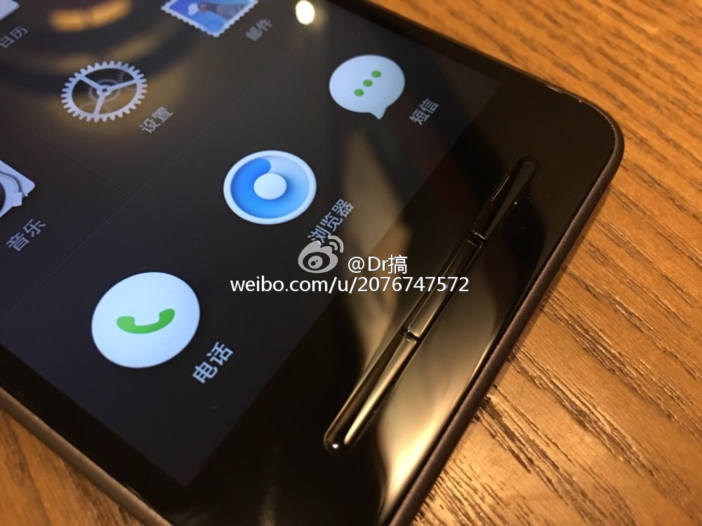 錘子T2真機(jī)再曝光：竟是喝咖啡撿到的