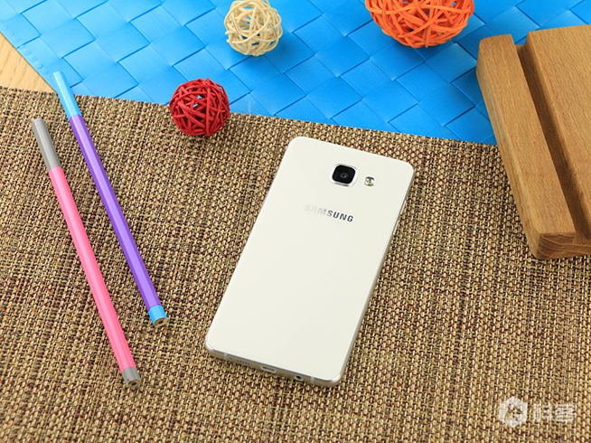 嗨科技：最高顏值的中端機？三星Galaxy A5（2016）上手