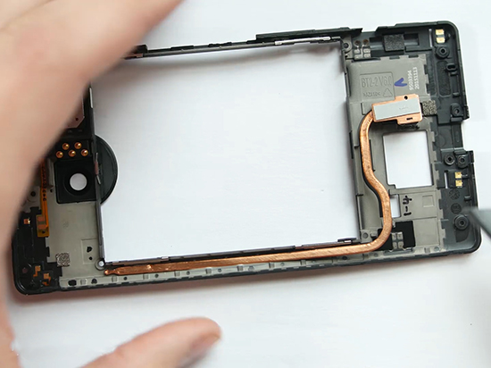 視頻：液冷散熱太坑爹！微軟950XL拆開(kāi)看