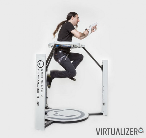 VR頭盔玩游戲不夠爽？加個(gè)虛擬現(xiàn)實(shí)跑步機(jī)試試