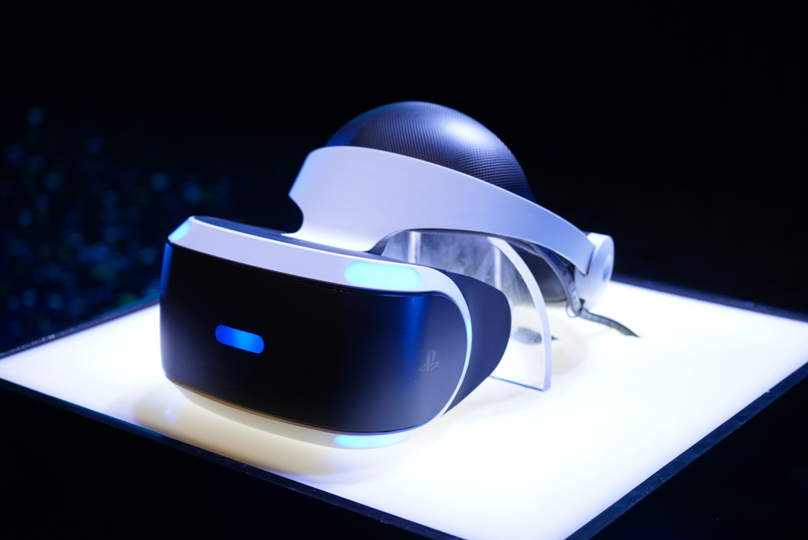 不用充值信仰 索尼PS VR與競品完全不是一個套路