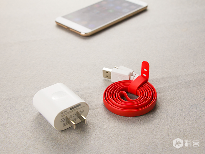 大內存加大電量！360 N4S手機搶先評測