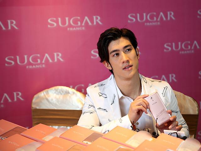 又見明星代言，SUGAR糖果時尚手機推新品F7