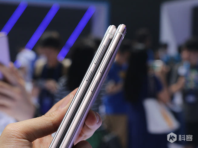 單看正面真是臉盲了，vivo X7/X7 Plus上手圖賞