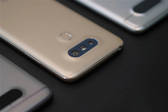 LG G5設(shè)計另類只為可拆電池 這真值得嗎？