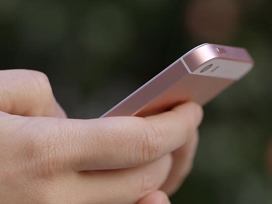 視頻：濃縮的悍將 蘋果iPhone SE測評