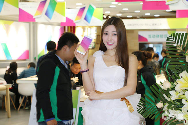 OPPO R9線下首發：1個店1小時賣出110臺