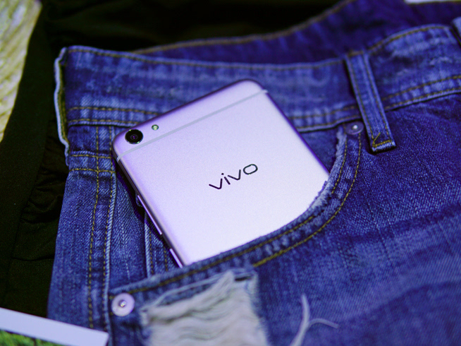 宋仲基終于現(xiàn)身 還帶來(lái)了vivo X7 Plus的售價(jià)