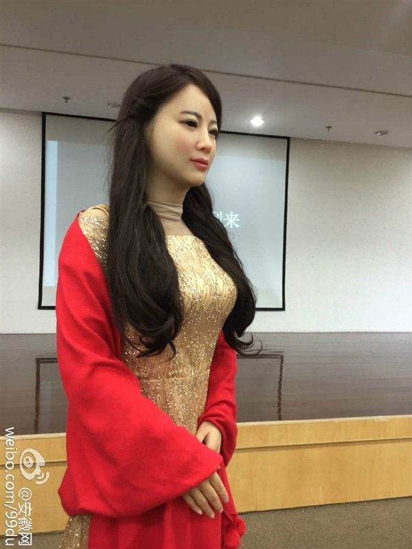 告訴我她美不美！中國首個(gè)美女機(jī)器人問世