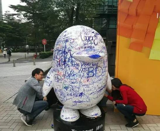這很騰訊！深圳騰訊大廈驚現70只巨人企鵝