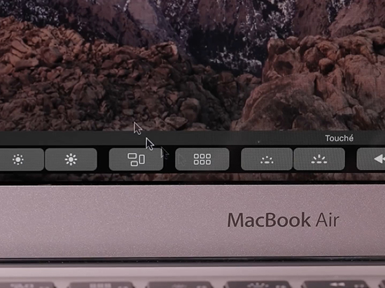 蛋疼嗎？舊款MacBook假裝用上Touch Bar