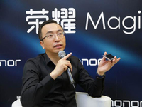 榮耀Magic其實(shí)是在挑戰(zhàn)中國(guó)制造業(yè)工藝極限