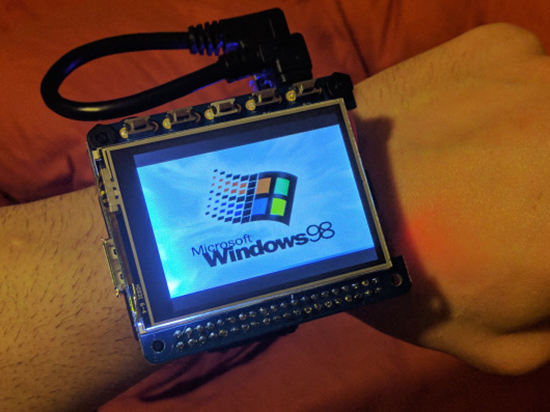 經典懷舊！這款運行Windows 98的智能手表可掃雷