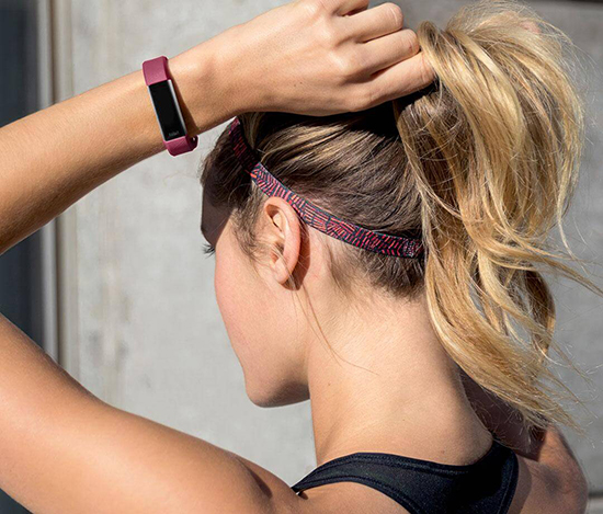 Fitbit發布新款Alra HR手環：顏值超高 全球最薄