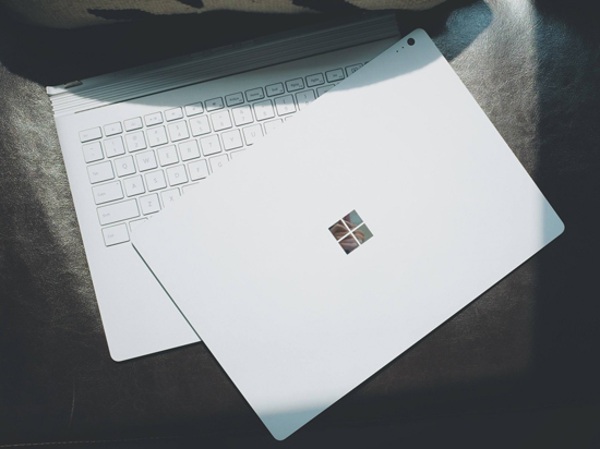 價(jià)格略欠誠(chéng)意 微軟推出i7無(wú)獨(dú)顯版Surface Book