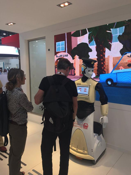 由中國制造！迪拜首批機器人警察今夏上崗