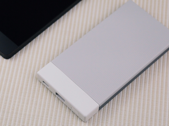 充電快還得顏值高？三款10000mAh移動電源對比