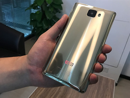 國產千元全面屏機大象S8外媒上手：搭載聯發科X20處理器