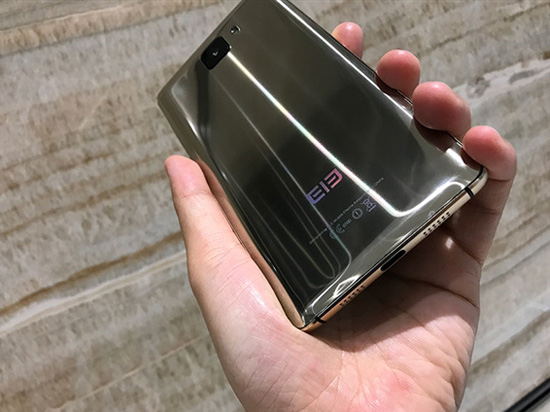 國產千元全面屏機大象S8外媒上手：搭載聯發科X20處理器